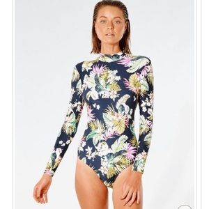 Rip curl surf suit/ size small.